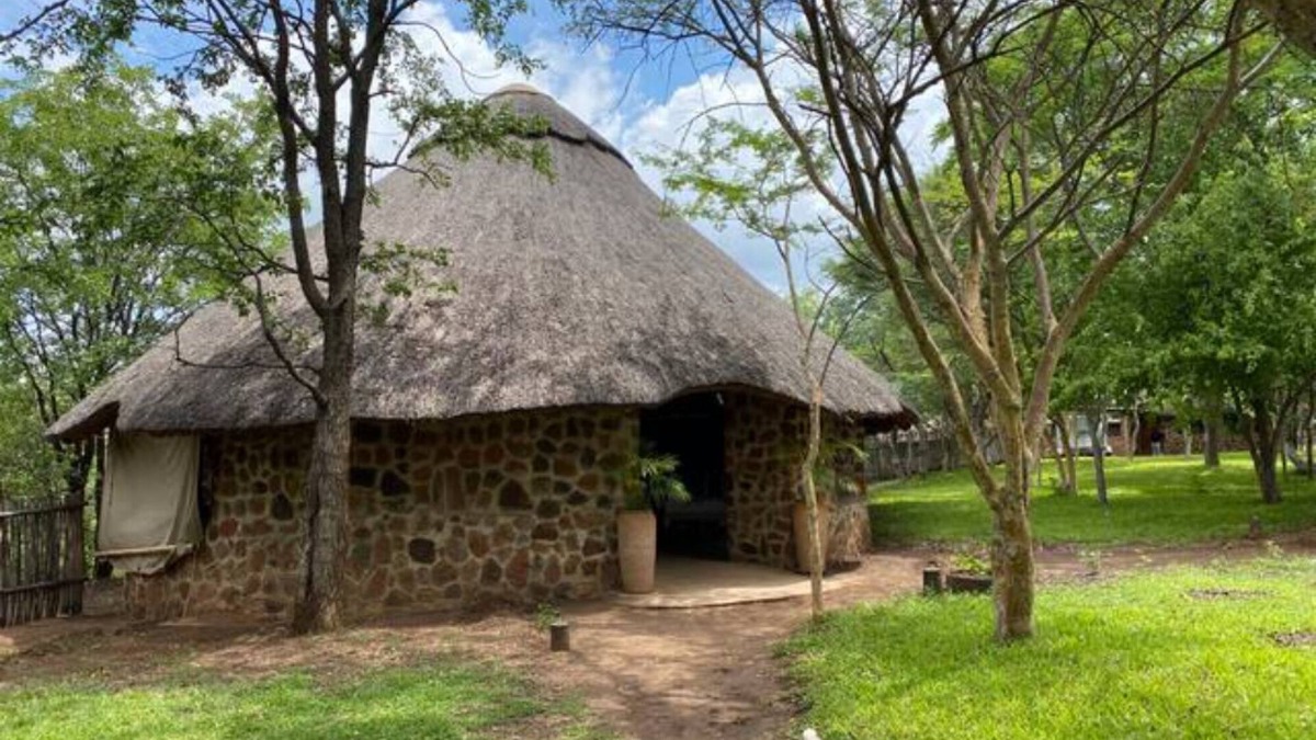 Victoria Falls Apartment | Charming Bush Chalet 4 on This World Renowned Eco Site 40 Minutes From Vic Falls Fully Catered Stay - 1984