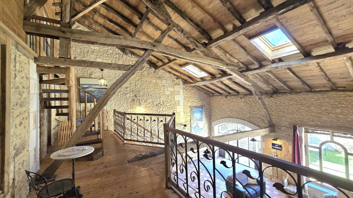 Champagnac-de-Belair Cottage | Charming cottage with green courtyard, near river