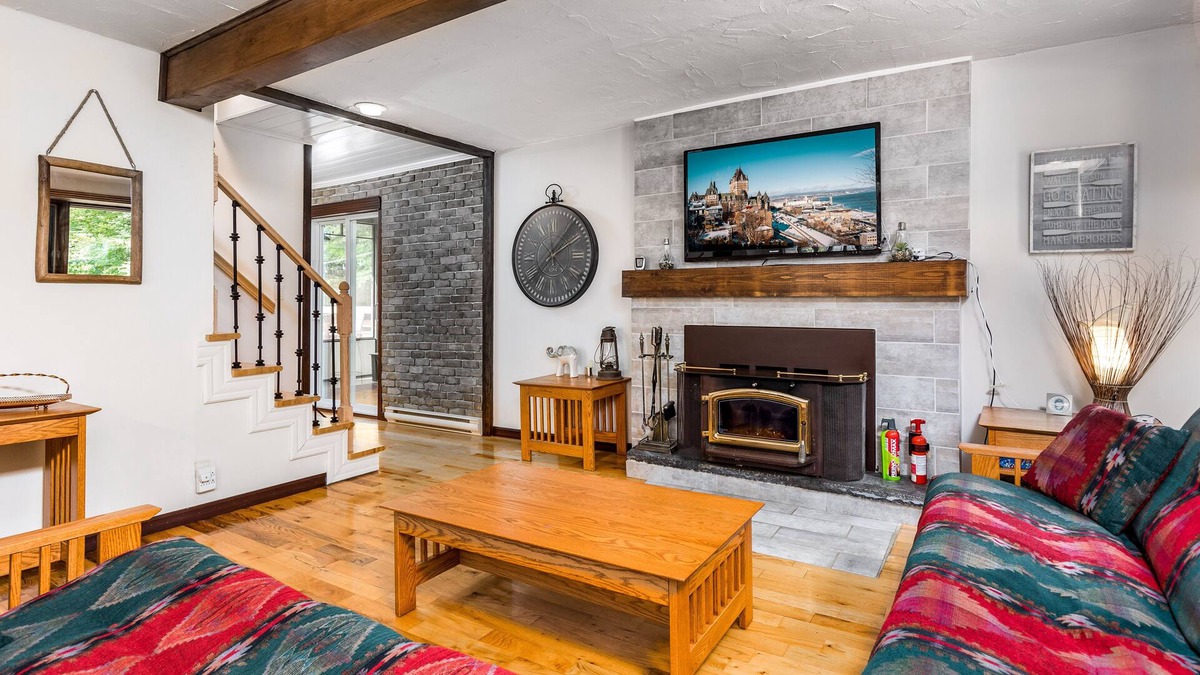 Les Pays-d'en-Haut Regional County Municipality Ski Chalet | Charming Chalet in the heart of the Laurentians. Paradise Pine Chalet