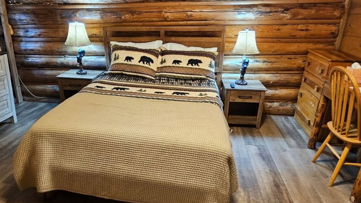 Cooke City-Silver Gate Cabin | Charming Cabin in Cooke City