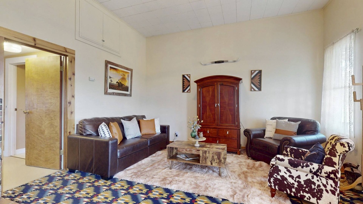 Crooked River Ranch House | Charming cabin on Long Hollow Ranch, dog friendly, w/WiFi, AC, access to trails