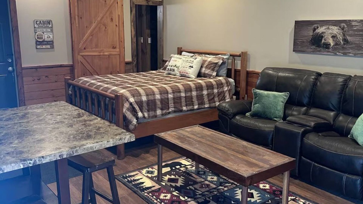 Mason City Cabin | Charming Cabin On The River