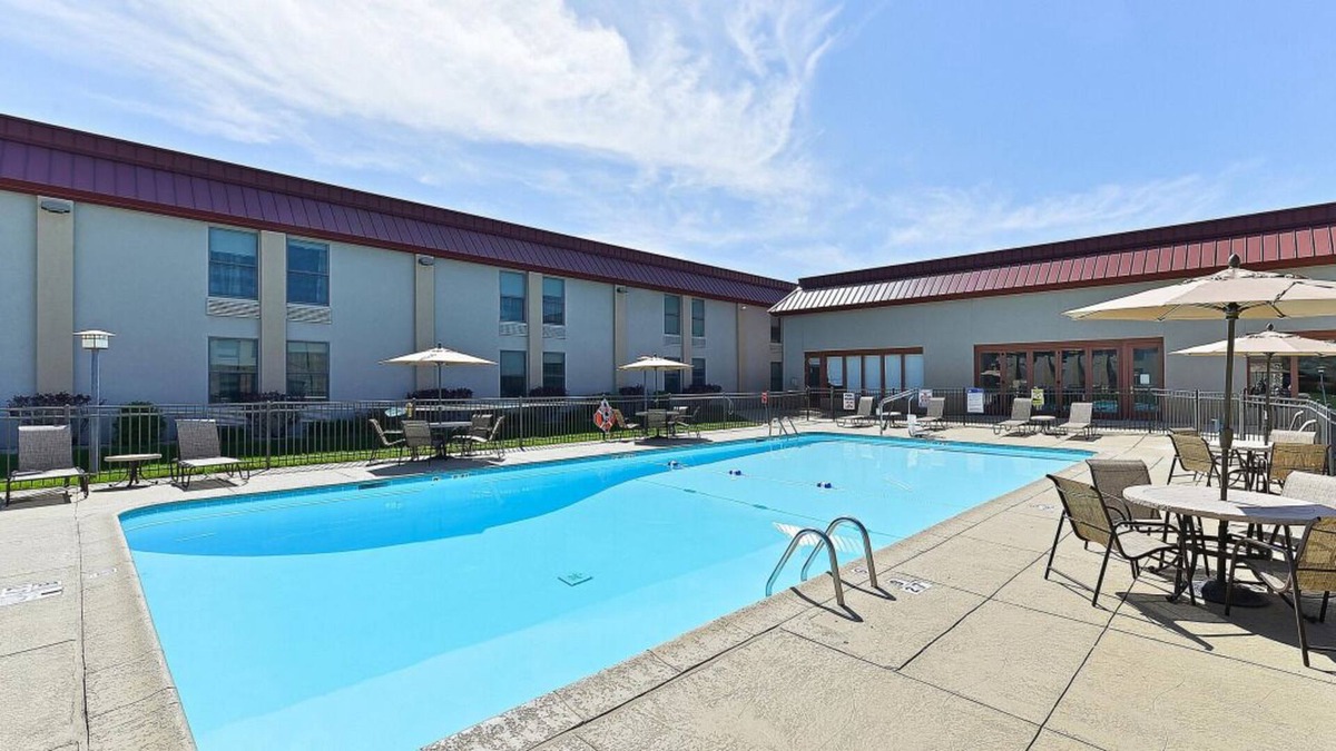 Cody House | Charming Cabin Setting! 2 Beautiful Units, Pool, Close to Buffalo Bill Center!