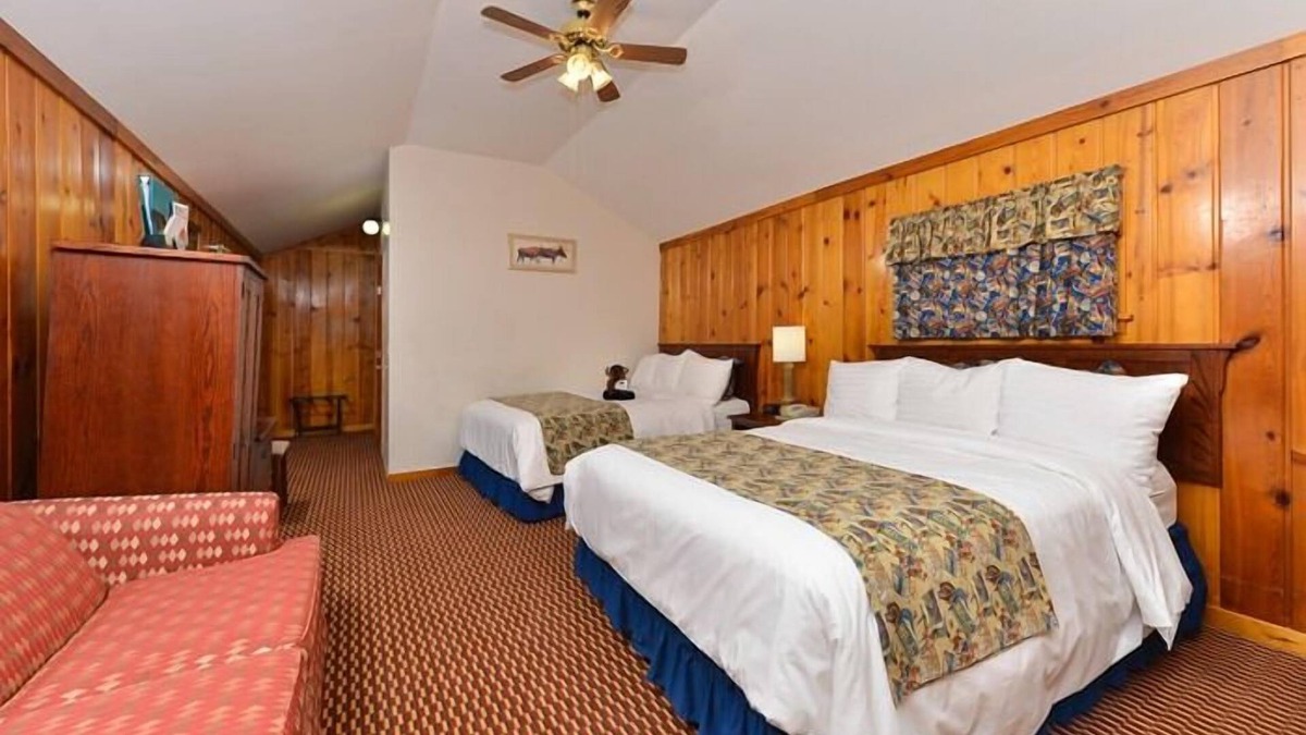 Cody House | Charming Cabin Setting! 4 Family-Friendly Units, On-site Pool!