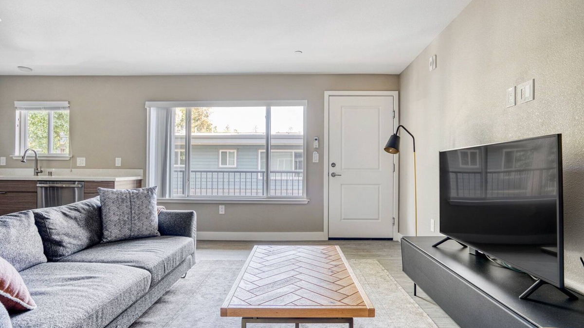Campbell Apartment | Charming Campbell 1BR w/W/D, Pool, Gym, walk to WF + TJ, by Blueground