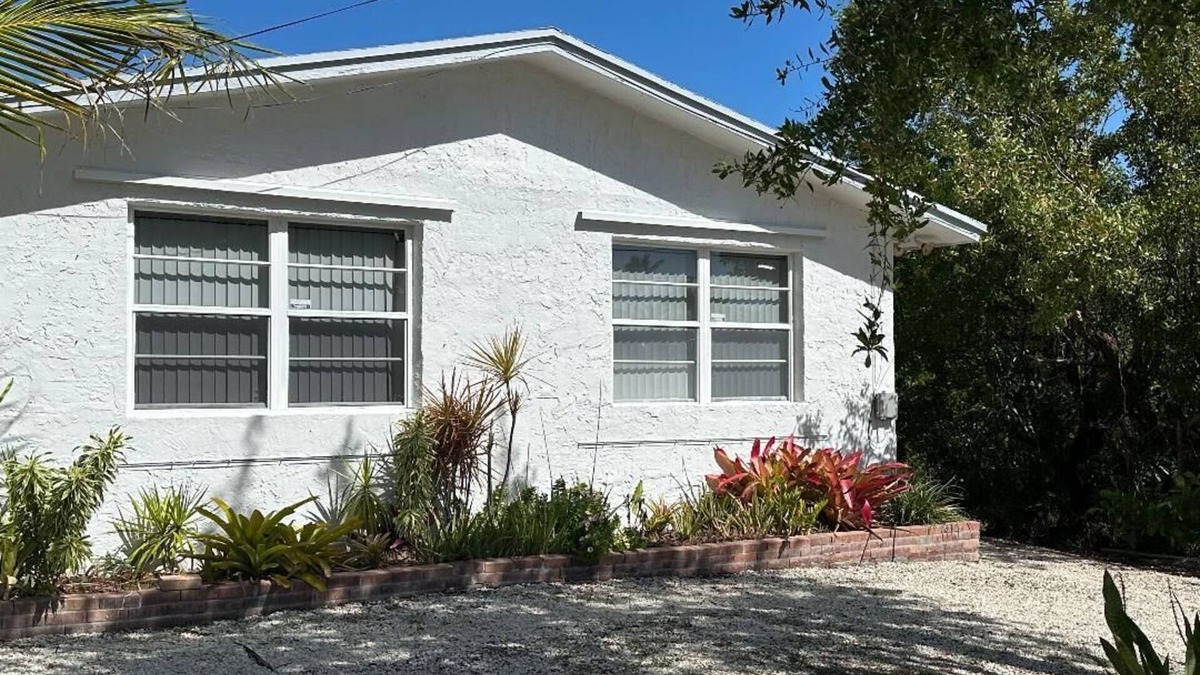 Breezeswept Beach Estates House | Charming Canal-Front 2/1 Getaway on Ramrod Key