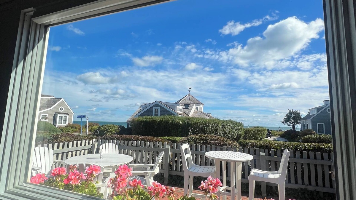 Mashpee Cottage | Charming Cape Cod Getaway - Private Beach Cottage