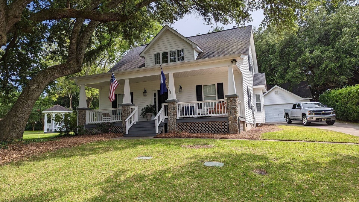 Aiken Cottage | Charming Cape Cod style cottage located in Pickens Place, Aiken S.C. USA-