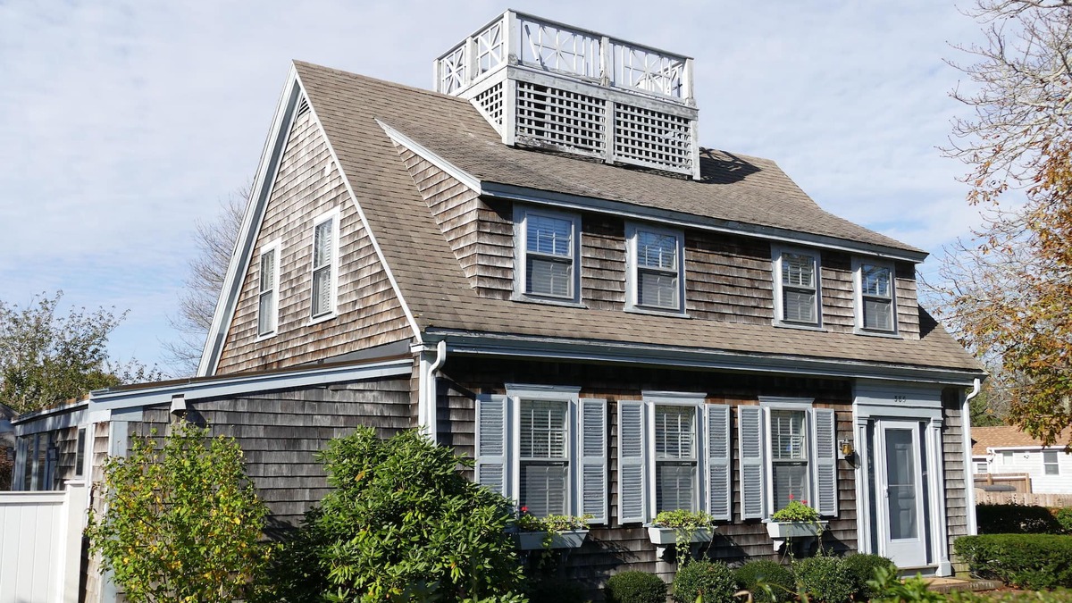 Hyannis House | Charming Cape House, newly renovated, walk to beaches, Hyannis Harbor, and more!