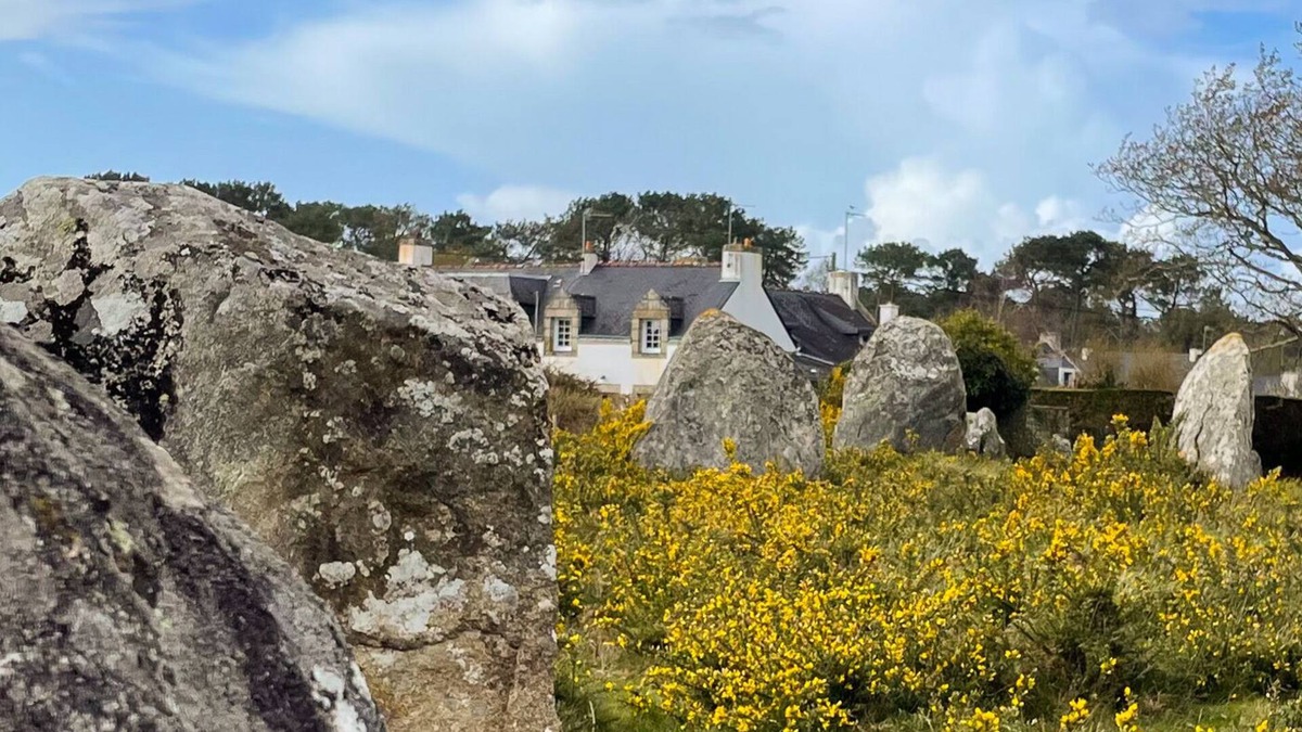 Carnac Cottage | Charming Carnac cottage with unique view of the standing stones