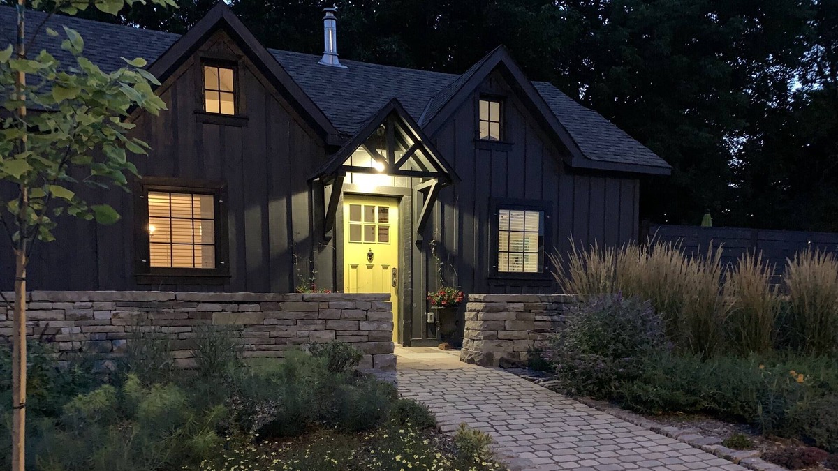 Niagara Falls Cottage | Charming Carriage House in Niagara's Wine Country