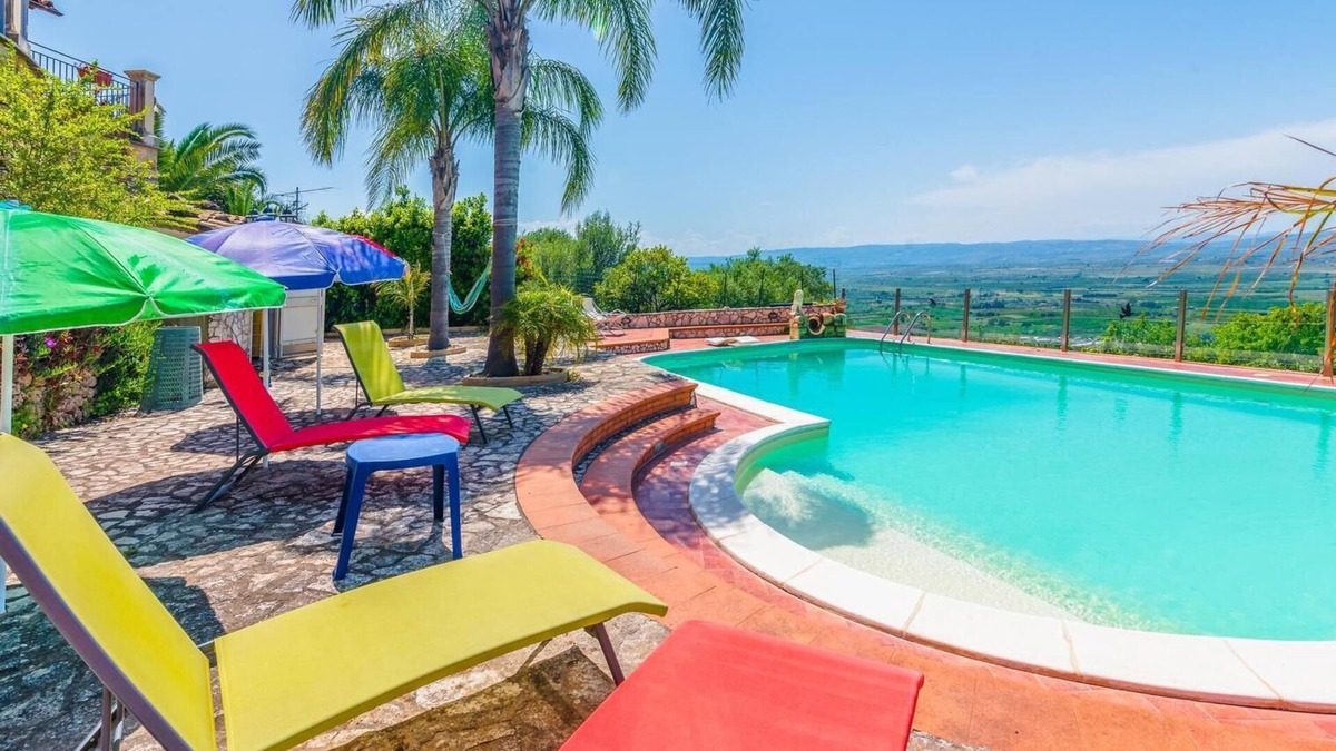 Lentini House | Charming Casina in the green with solarium pool and BBQ between Catania and Syracuse