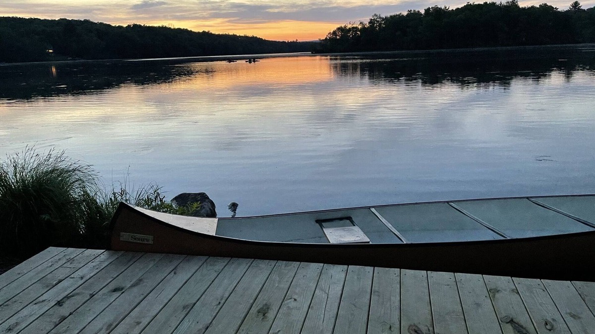 Swan Lake House | Charming Catskills Lakefront Cottage