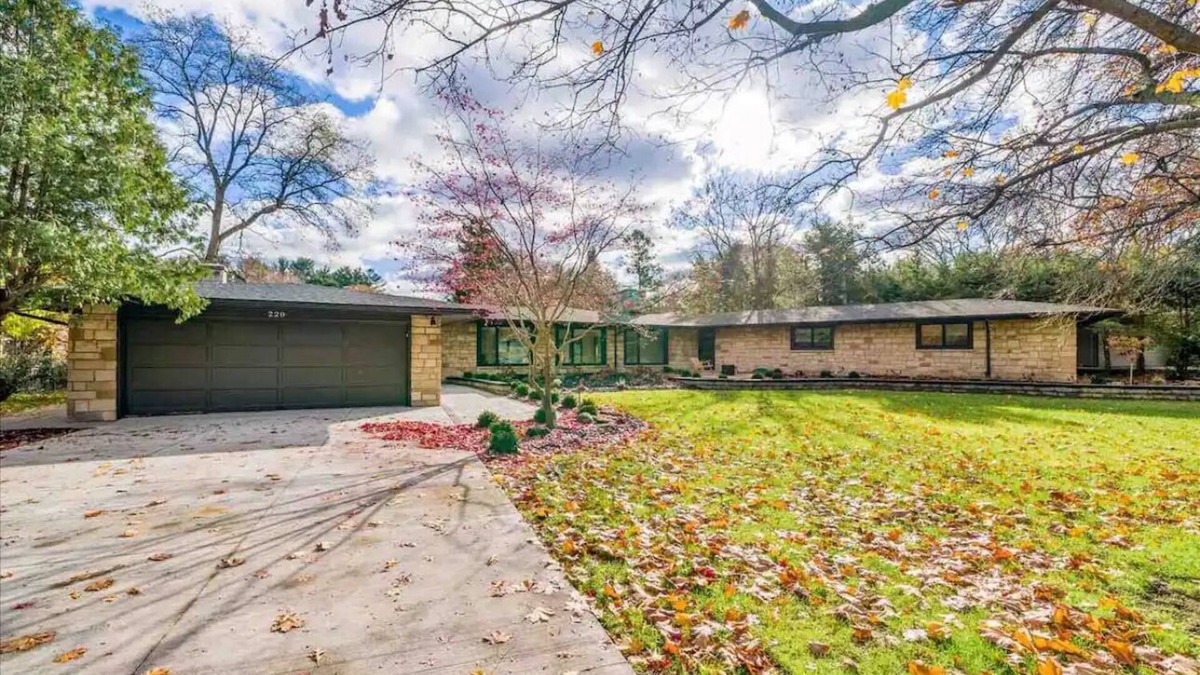 Rochester House | Charming central and remodeled 3-bedroom in fabulous Rochester/brighton