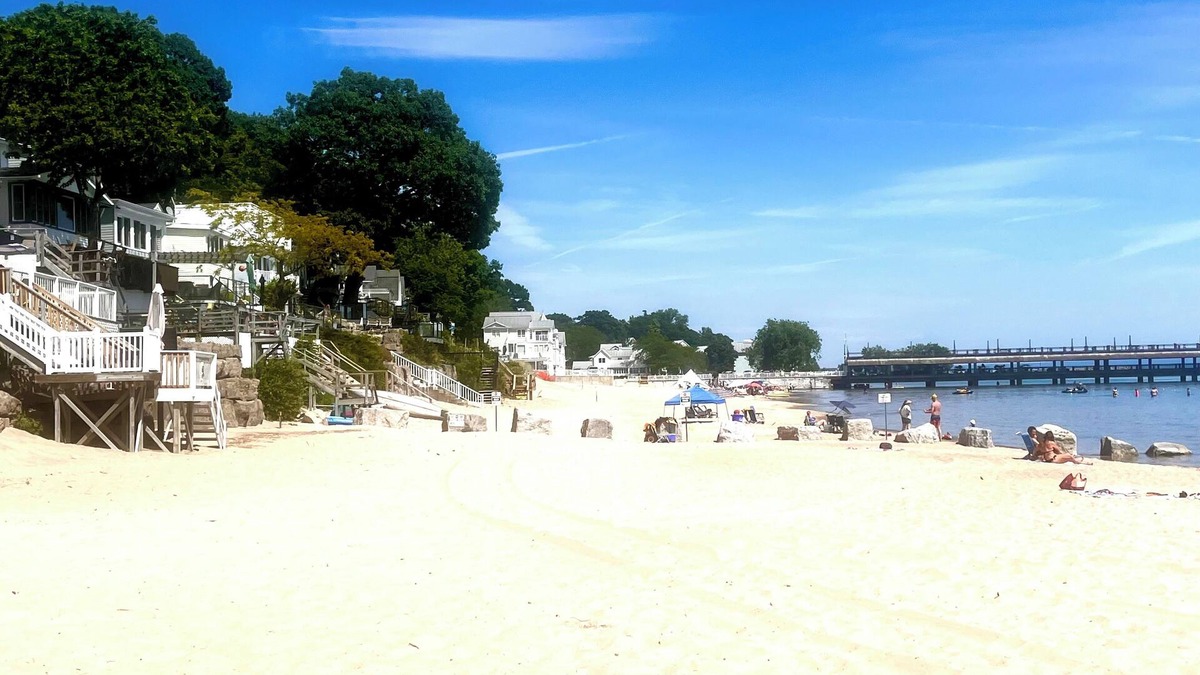 Crystal Beach Cottage | Charming Century-Old Beach House – Perfect for Families & Travelers!