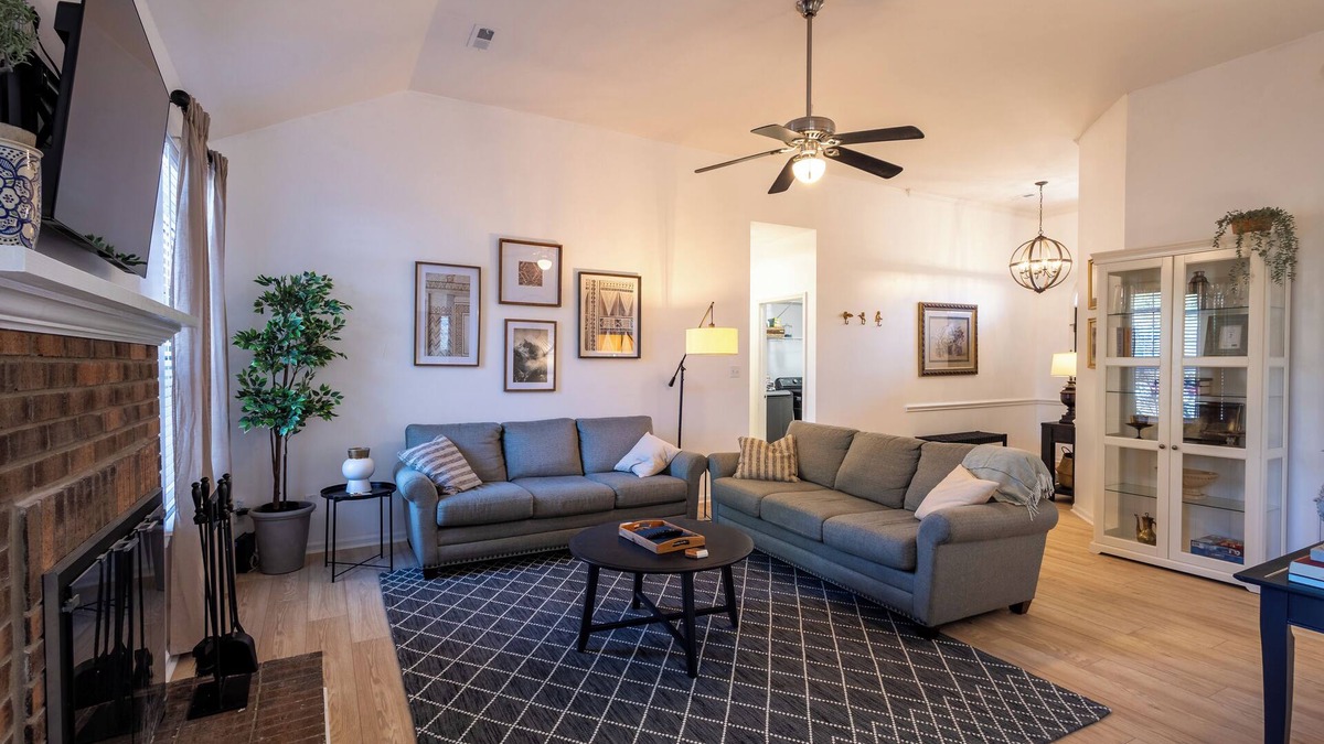 Charlotte House | Charming Charlotte 3-bedroom house, Fenced Yard, 5 Mins to Carowinds, WiFi, Pets