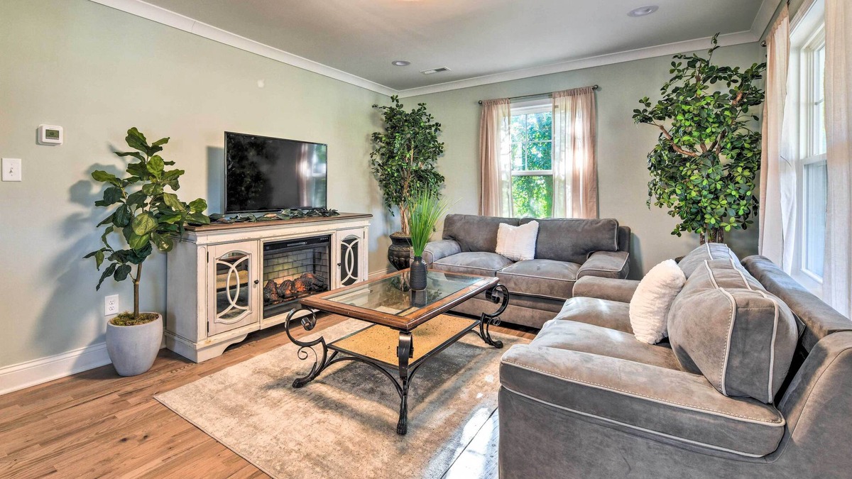 Wilmore Cottage | Charming Charlotte Cottage, 2 Mi to Downtown Fun
