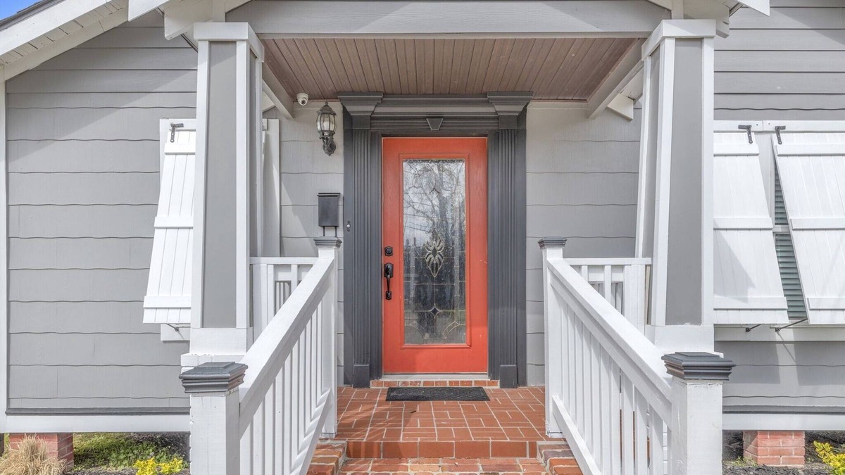 Lake Charles House | Charming Charpentier Chalet