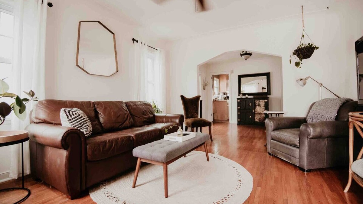 Highland House | CHARMING CITY TUDOR, CHARMING CITY TUDOR GET AWAY