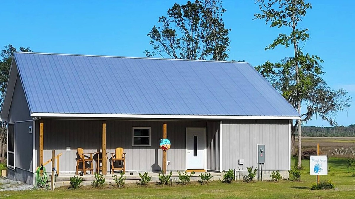 Eulonia Cottage | Charming coastal cabin overlooking the marsh, near Darien and Shellman Bluff GA.