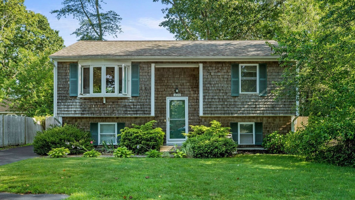 Narragansett House | Charming Coastal Retreat – Beautiful 4-Bedroom Home Near Narragansett Beach