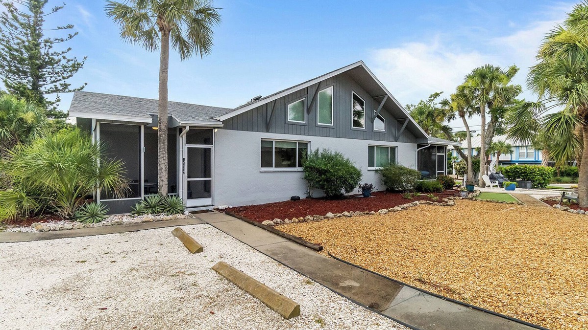 Sanibel Cottage | Charming Coastal Retreat at Sanibel Shores-Walk to the Beach