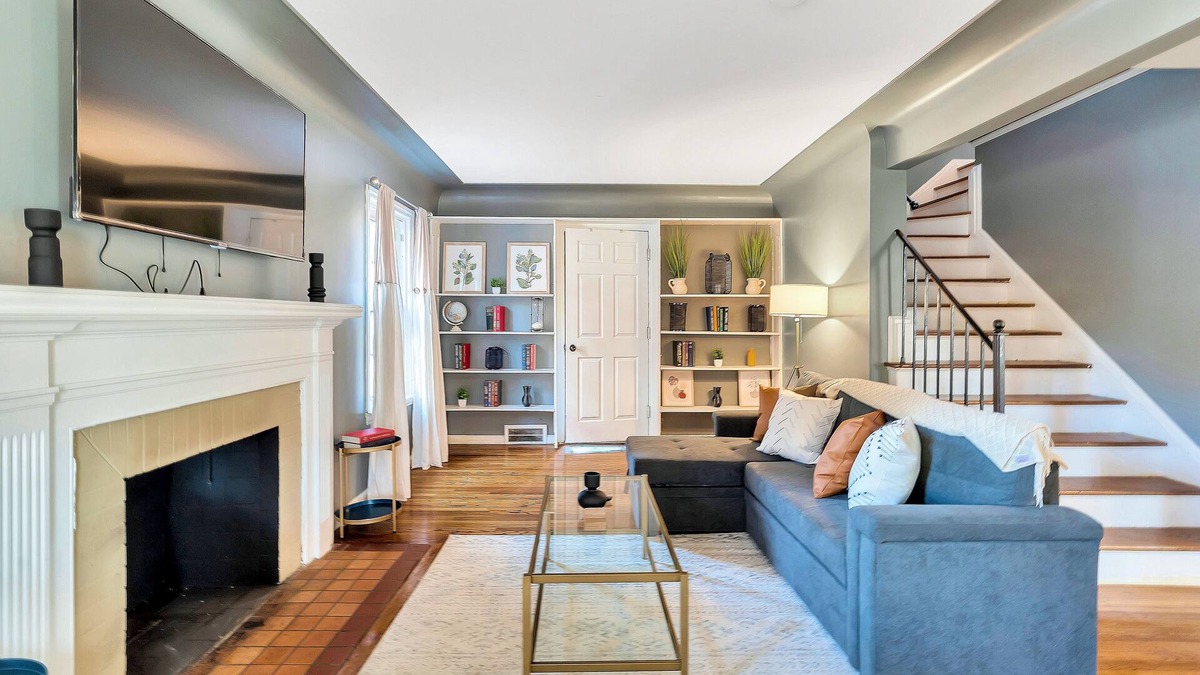 Grosse Pointe House | Charming Colonial Home in calm neighborhood