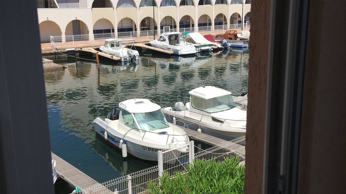 Sete Apartment | Charming, colourful and functional T2 apartment 200m from the beach free, enclosed parking