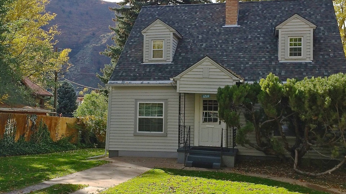 Glenwood Springs House | Charming, Comfortable, Centrally located home 4 +2 1/2 (Sleeps 7)