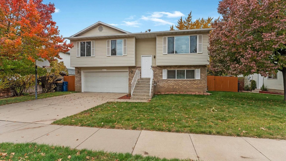 South Ogden House | Charming & Comfy ~ Hot Tub ~ Spacious Yard ~ Pkg!