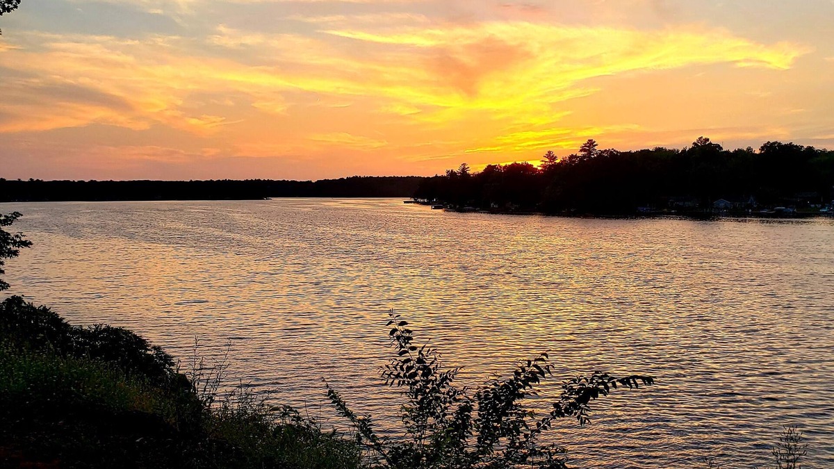 Newaygo Cottage | Charming completely updated cottage with water views of Croton Pond.