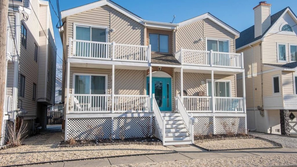 Townsend's Inlet Condo | Charming Condo located in South end of Sea Isle- only a few blocks to the beach!