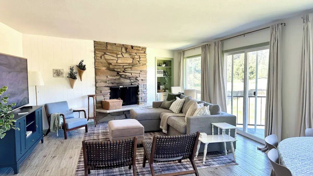 Welches Condo | Charming Condo Retreat