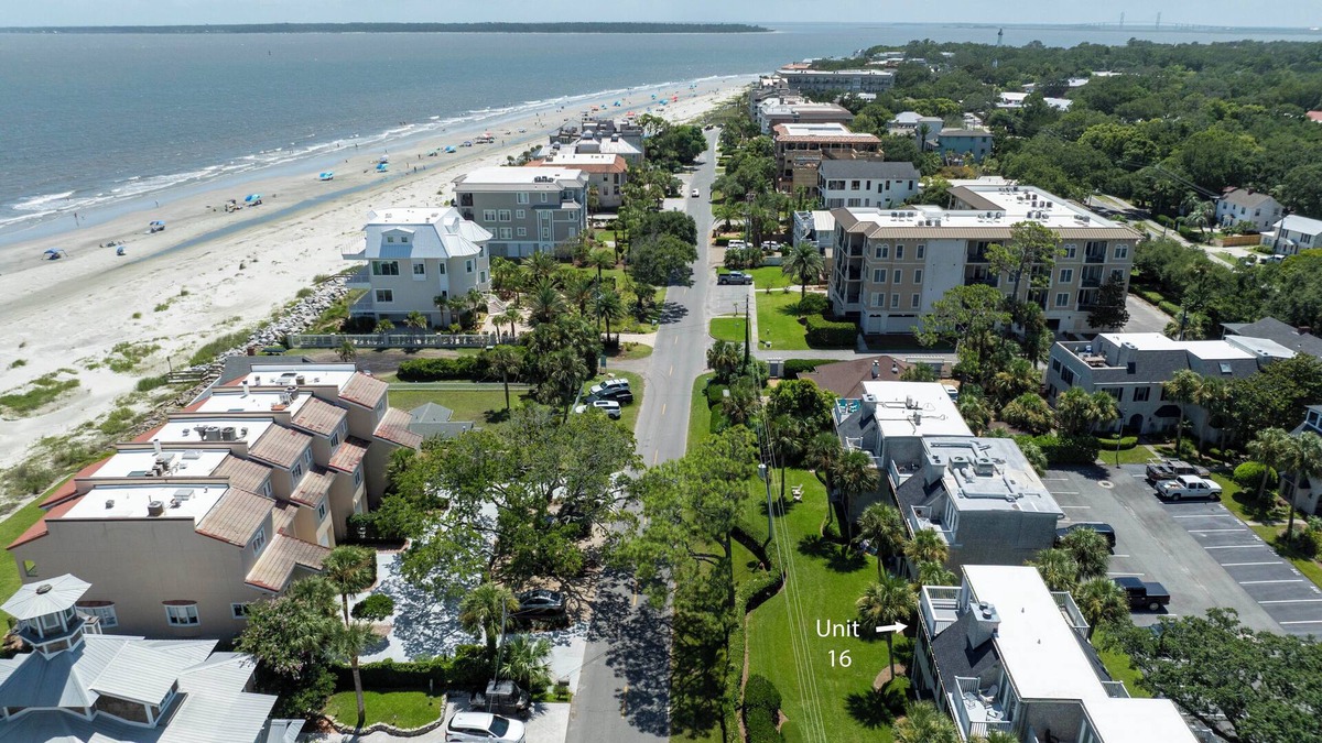 Saint Simons Island Condo | Charming Condo Across the Street from the Beach