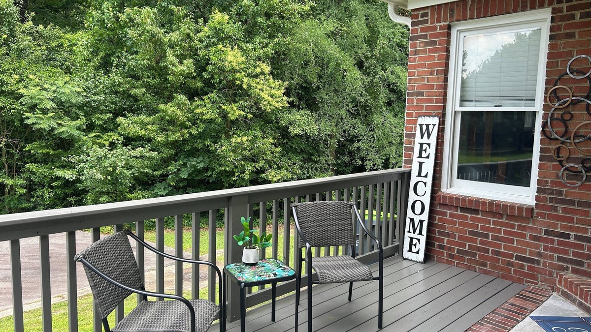 Columbia House | Charming. Convenient. Clean. Quiet. All packed into a 2 bedroom patio home.