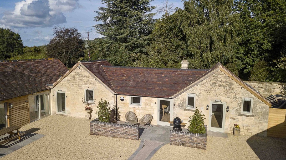 Haresfield House | Charming Converted Piggery on Peaceful Cotswold Farm