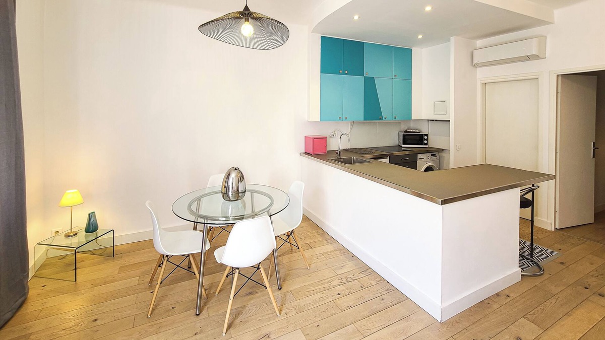 Quartier du Port Apartment | Charming cosy and sunny apartment in the picturesque port of Nice disctrict