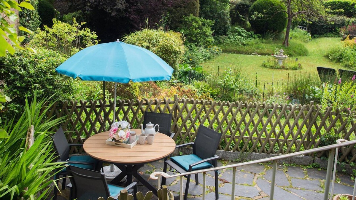 Ducey Cottage | Charming Cottage with Garden, Terrace, and All-Inclusive Amenities Near Mont Saint-Michel