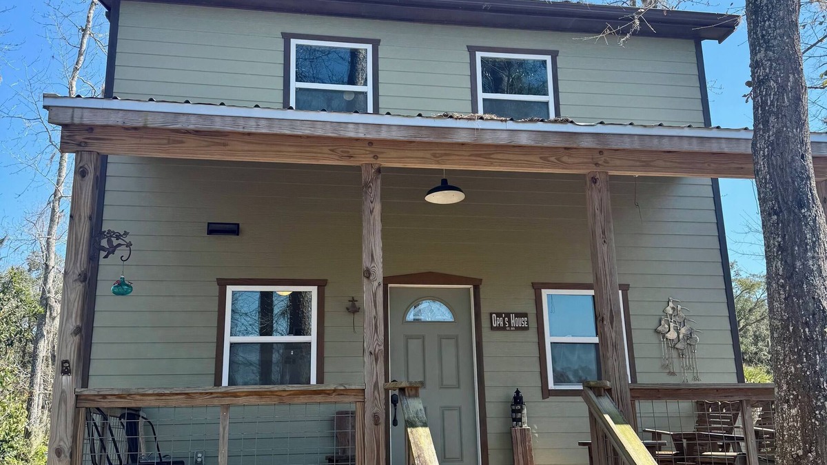 St. Simons Island Cottage | Charming cottage with AC, WiFi, relaxing decks in soothing St. Simons Island