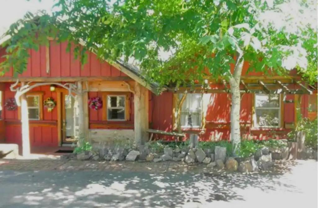 Boulder Bay Cabin | Charming Cottage #10 Boulder Bay