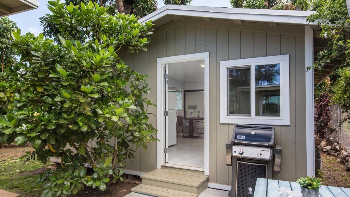 Haleiwa Cottage | Charming Cottage across the street from beach and walking distance to Haleiwa!