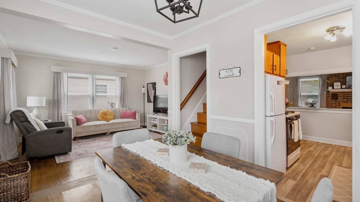 Taylor Berry House | Charming Cottage Centrally Located