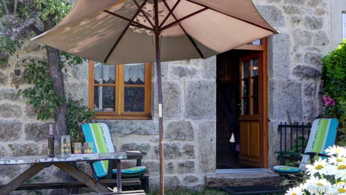 Estivareilles Cottage | Charming cottage in Estivareilles, pets allowed