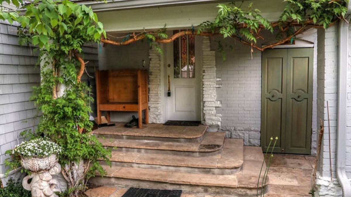 Cory House | Charming Cottage House