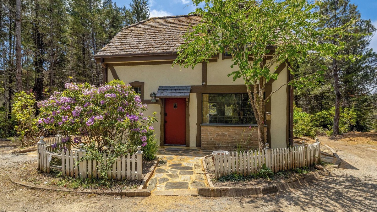 Mendocino Cottage | Charming cottage in beautiful Mendocino with WiFi