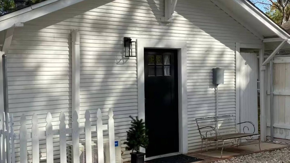 Sayles Blvd. Area Apartment | Charming cottage in beautiful historic Abilene neighborhood with AC, WiFi