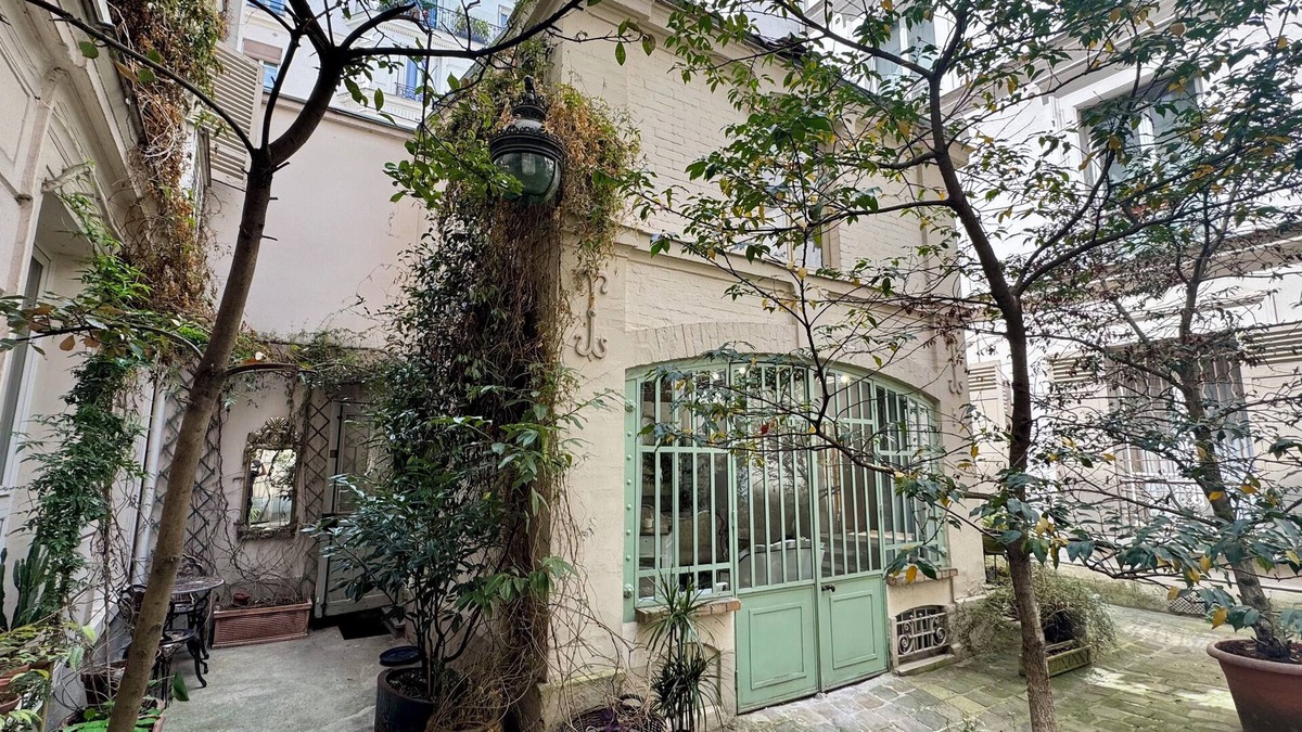 Quartier du Faubourg-Montmartre Cottage | Charming Cottage in Enchanting Paris