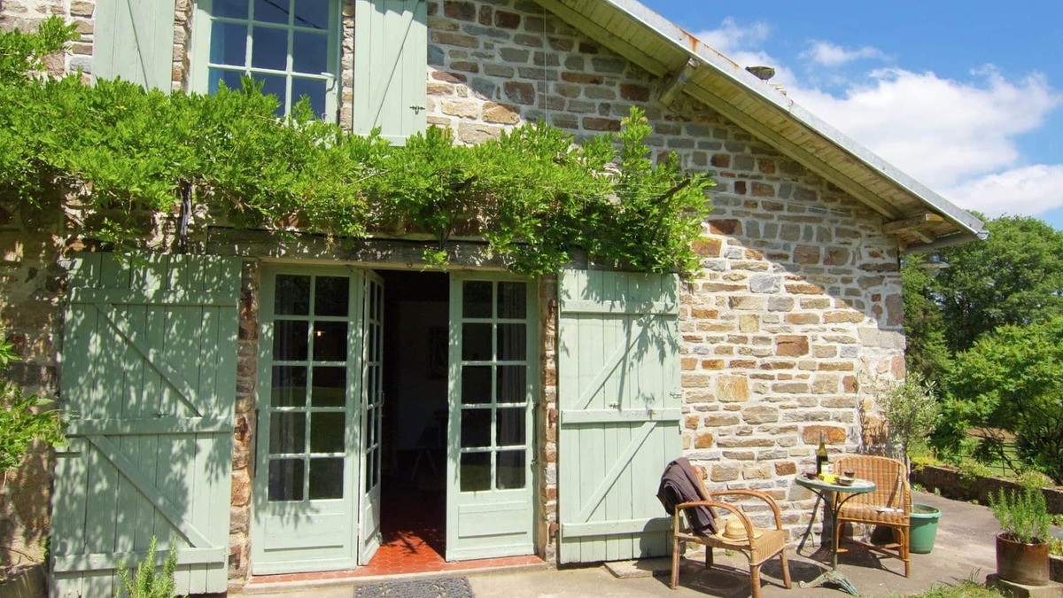 Le Chalard Cottage | Charming Cottage in Ladignac-le-Long with Garden