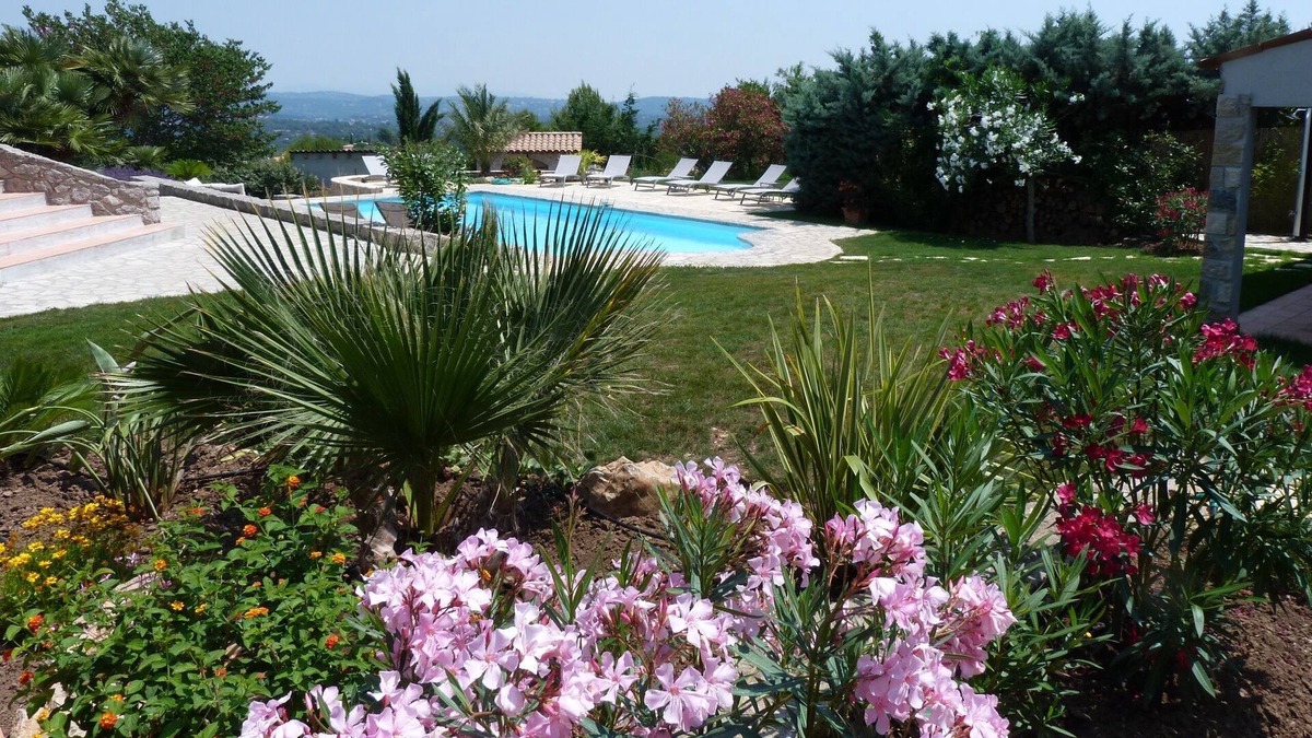 Peymeinade Cottage | Charming cottage in stone country house with sea and mountain views.