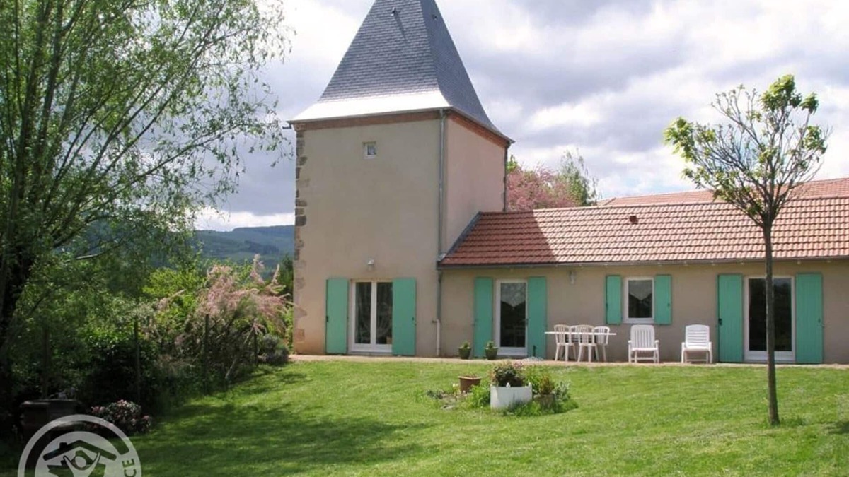Lentigny Cottage | Charming cottage in Lentigny with private garden